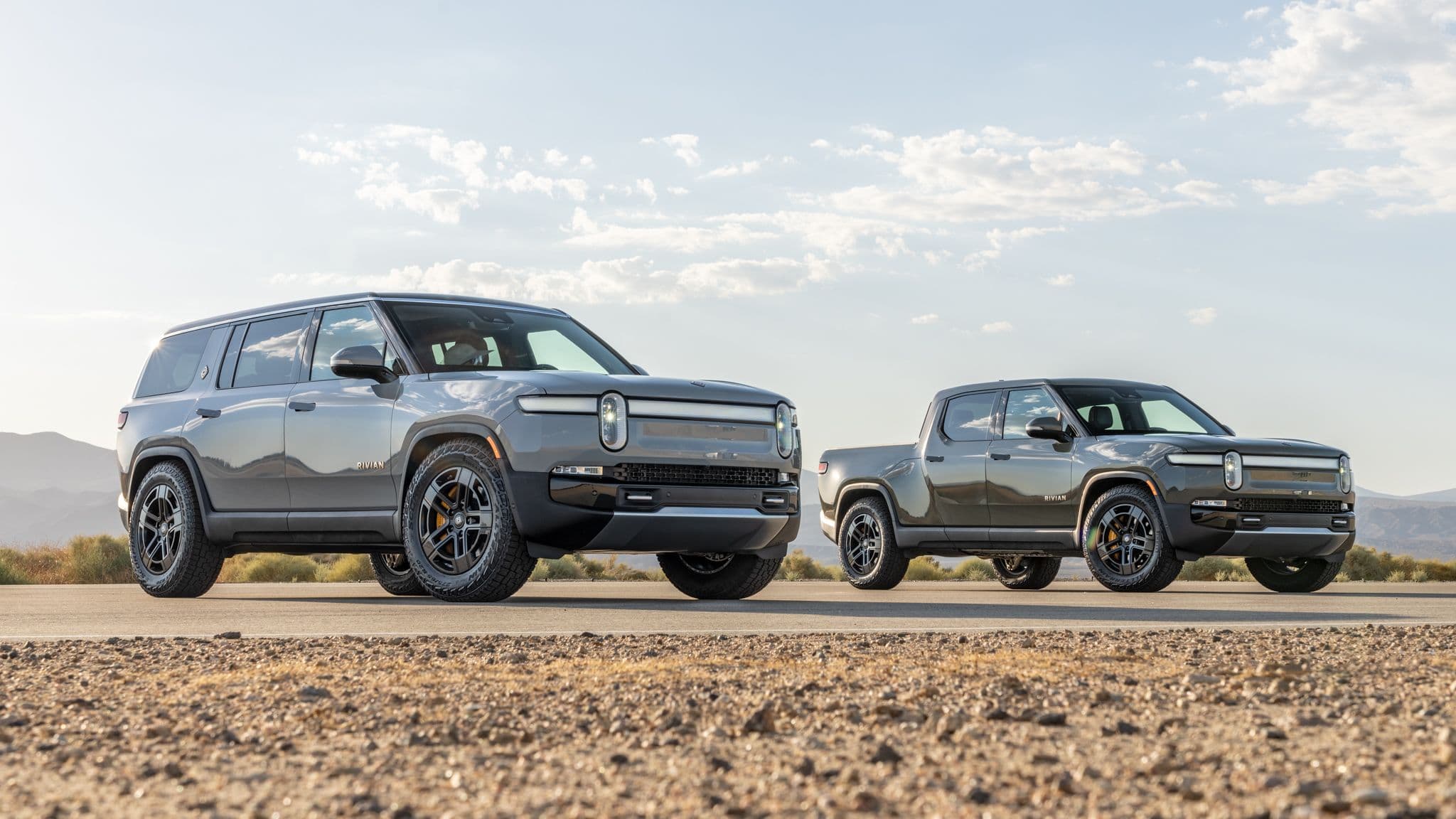 2022-Rivian-R1S-vs-R1T-001.jpg